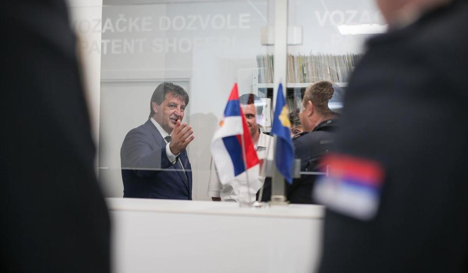 Gašić u renoviranoj PS u Bujanovcu. Foto MUP