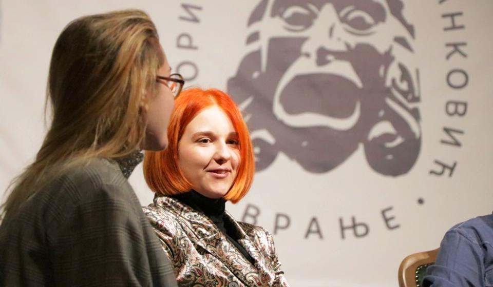 Aleksandra Jovanović na promociji svog prvog romana u Vranju u oktobru 2020. Foto Vranje News