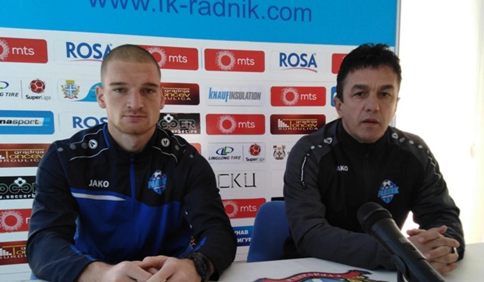Simo Krunić i golman Ivan Kostić na konferenciji za medije pred duel sa Čukaričkim. Foto D. Mirčev
