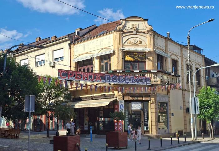 U Vranju kače gde stignu: cena - džabe. Foto ilustracija Vranje news