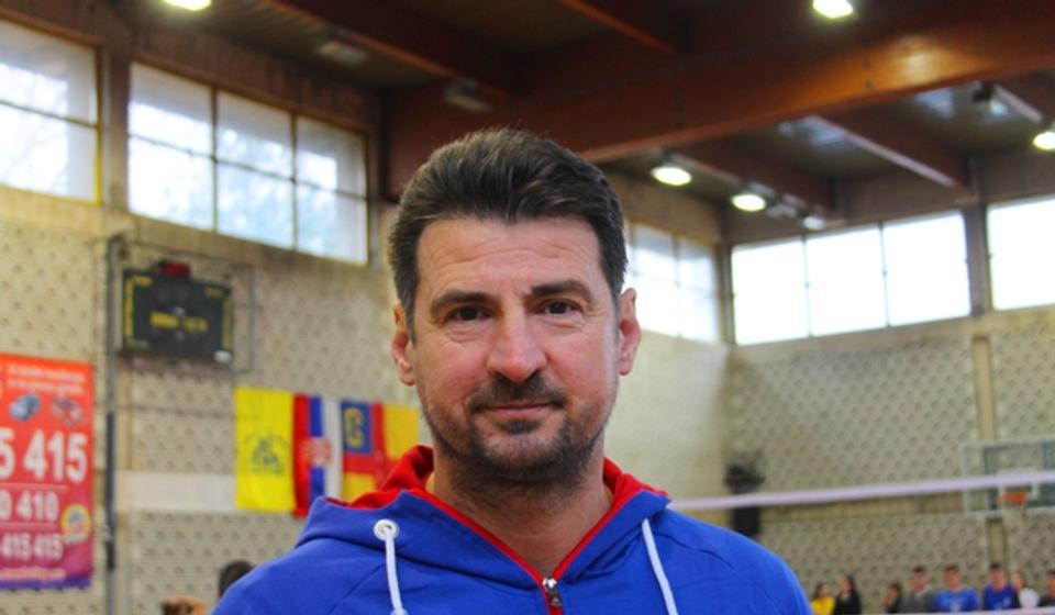 Popularni Vanja pozira fotoreporteru VranjeNews-a. Foto Milena Dimić