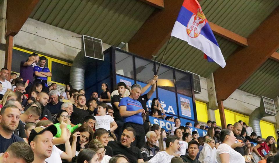 Veliki broj gledalaca podržao reprezentativke u polufinalnom meču. Foto Vranje News