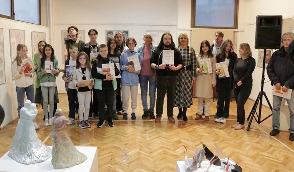 Nagrađeni polaznici. Foto Vranje News