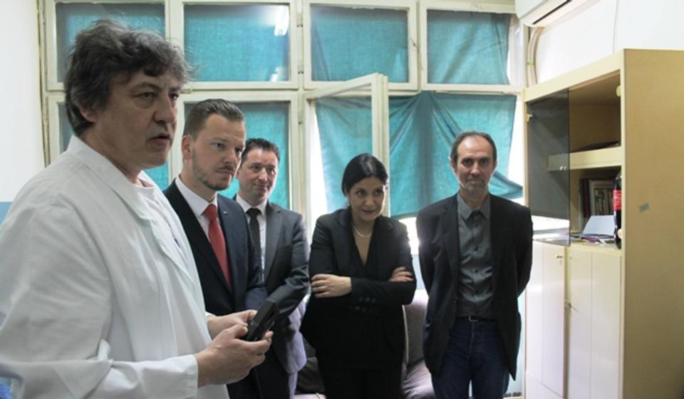 Donirana oprema za operacije katarakte. Foto VranjeNews