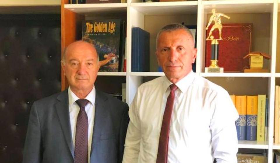 Fatmir Hasani (levo) sa partijskim kolegom i gradonačelnikom Bujanovca Šaipom Kamberijem. Foto Fejsbuk profil Fatmira Hasanija