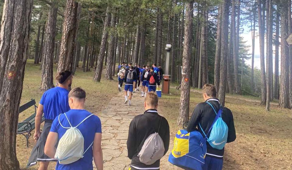 Fudbaleri Dinamo Jug-a na Tari kreću na jedan od treninga. Foto D.J.