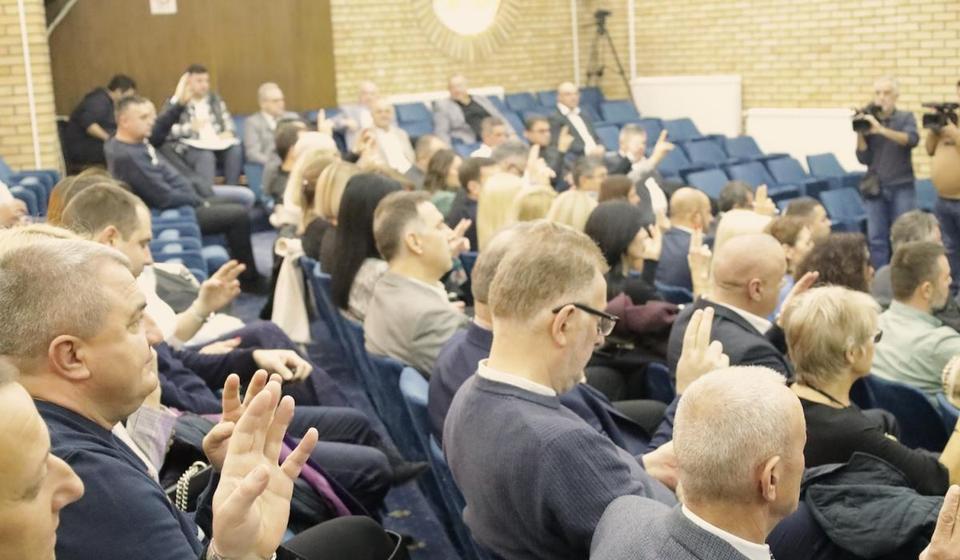 Glasačka mašina: sa današnje sednice gradskog parlamenta. Foto Vranje news