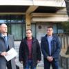Ristić i Pavlović sa advokatom podneli krivične prijave protiv nekoliko naprednjaka za nasilničko ponašanje, OJT međutim istražuje da li su oni počionioci drugo krivičnog dela. Foto VranjeNews