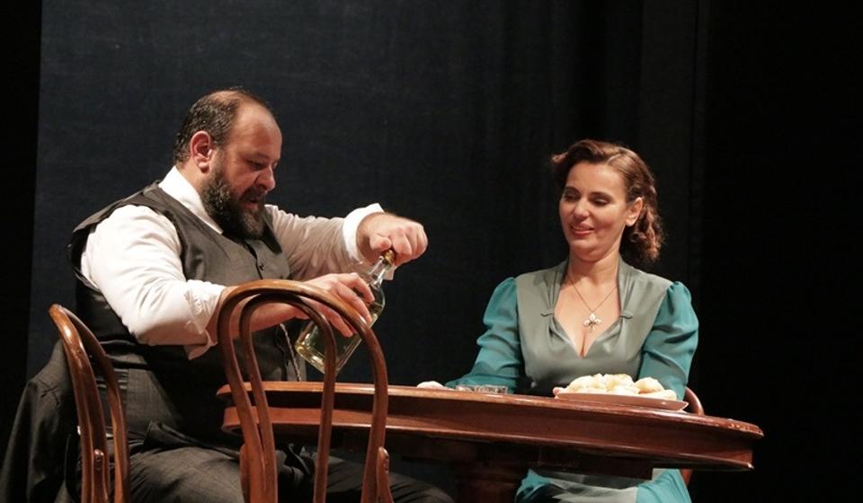 Bandović sa Vesnom Stanković (Marija) u predstavi Pučina. Foto Vranje News