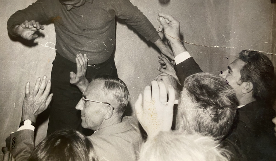 Mala visina plafona nije smetala Skakavcu (nadimak dobio jer je kao fudbaler skakao kao skakavac).