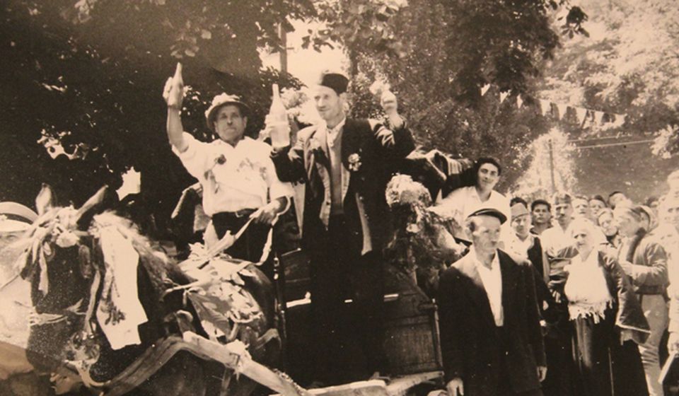 Stana Avramović Karaminga (skroz desno) na jednoj vranjskoj svadbi. Foto Vranje News