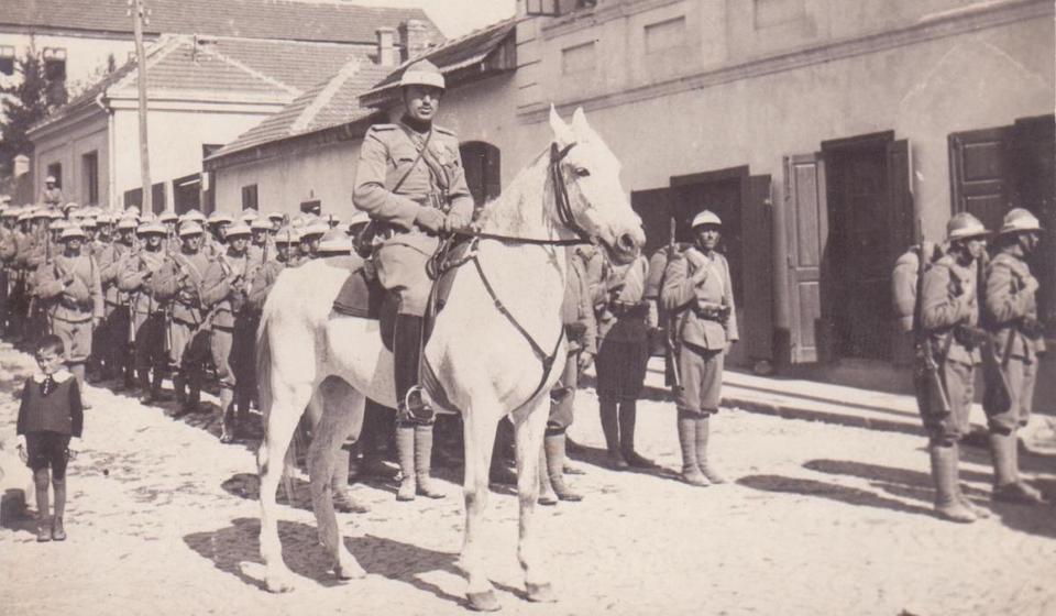 Dragomir Stošić Ježa sa pukom. Foto arhiva B. Dimića