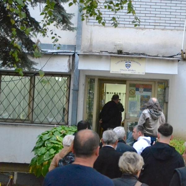 Početak glasanja u Udruženju penzionera u naselju 