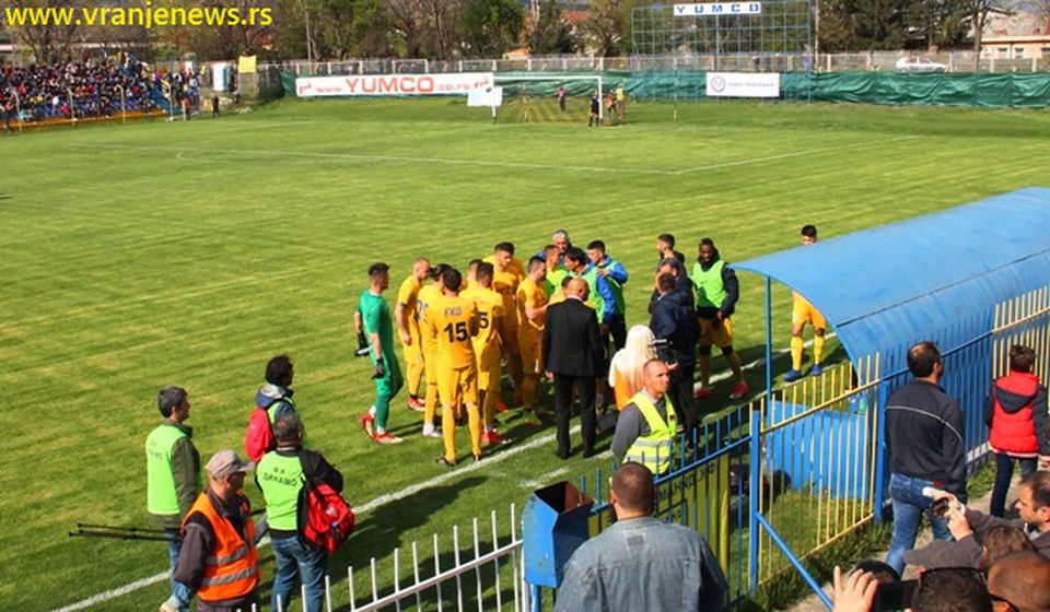Poslednji dogovor pred utakmicu. Foto VranjeNews
