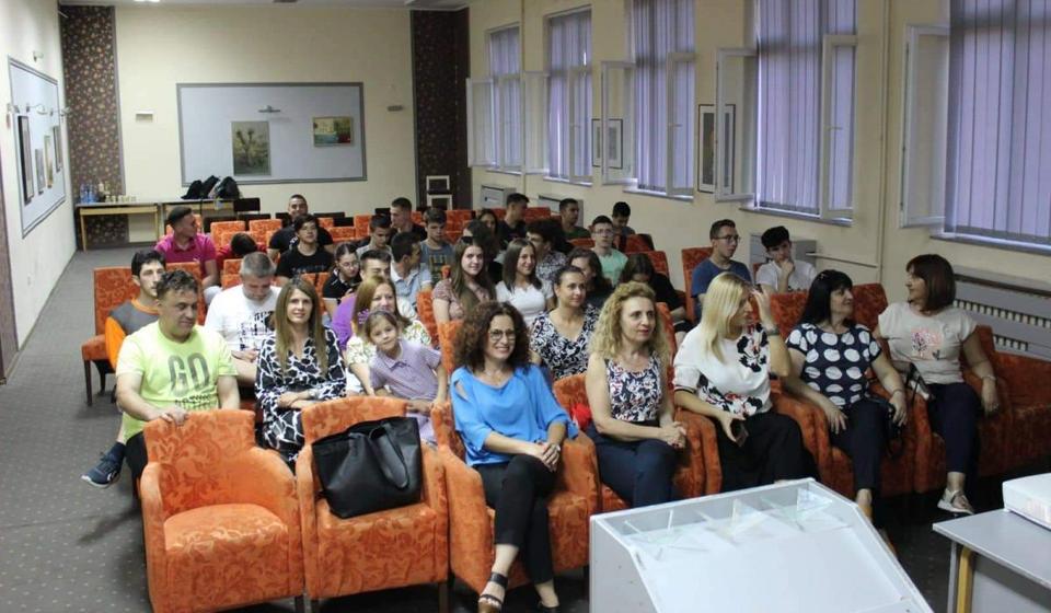 Foto Gimnazija Bora Stanković