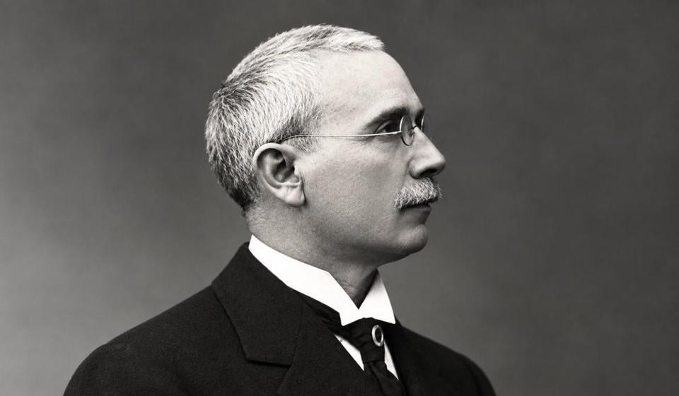 Učitelj  Zarije R. Popović je 1879. godine u Vranju, u Sabornoj crkvi, osnovao prvo pevačko društvo u Srbiji 
