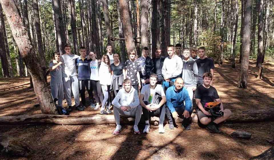 Gimnazijalci na Borinom brdu. Foto GBS