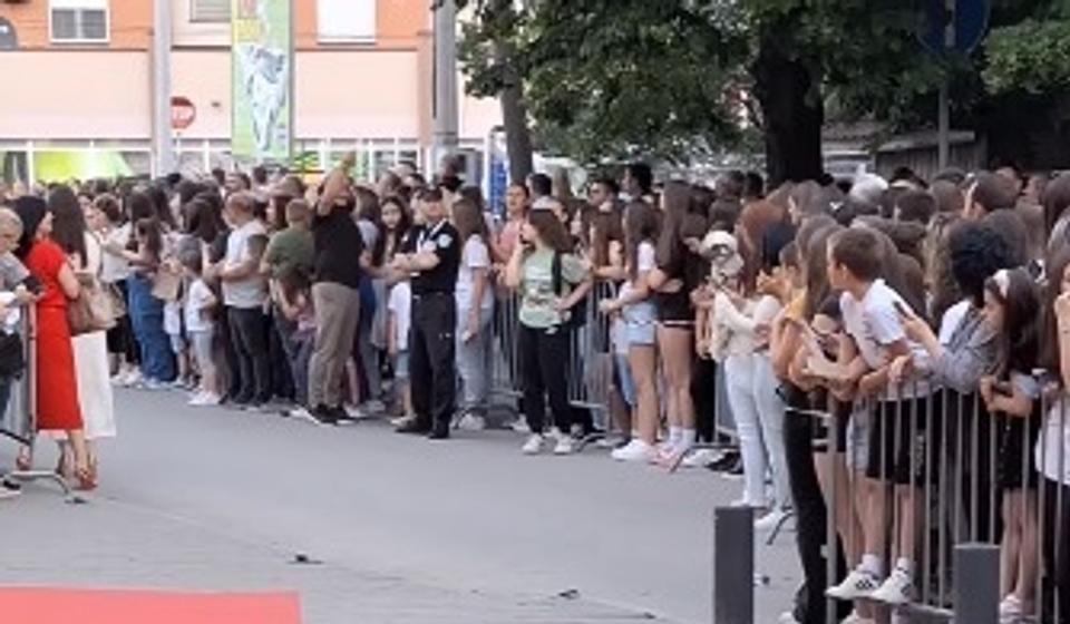 Sve se desilo pre početka proslave mature. Foto ilustracija Vranje News