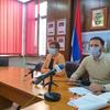 Većnici Bojan Kostić i Danijela Milosavljević pred novinarima. Foto vranje.rs