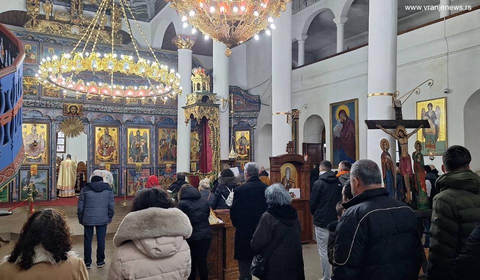 Danas se u Crkvi Svete Trojice u centru Vranja održava liturgija povodom Sretenja. Foto Vranje news