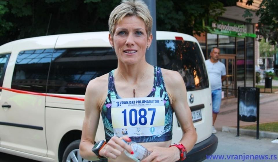 Prošle godine promoterka, ove učesnica Vranjskog polumaratona: Olivera Jevtić pozira fotoreporteru VranjeNews-a