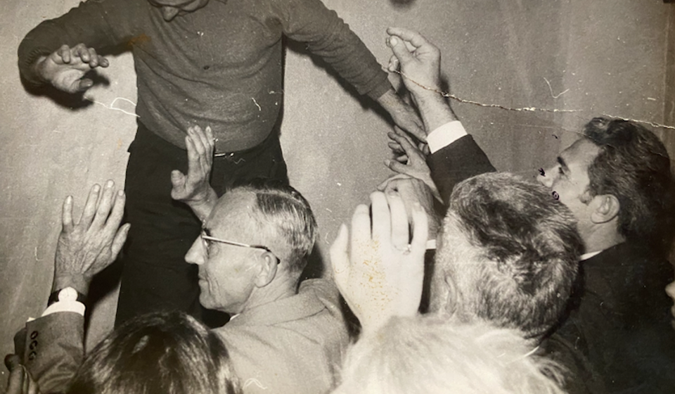 Mala visina plafona nije smetala Skakavcu (nadimak dobio jer je kao fudbaler skakao kao skakavac).