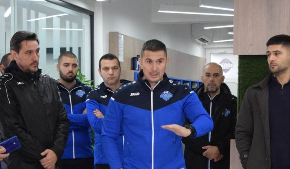 Slavoljub Đorđević (u sredini). Foto FK Radnik