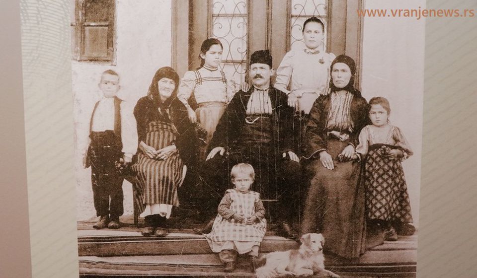 Porodica Karanfila Vasiljevića, Vranje (1900). Foto Vranje News