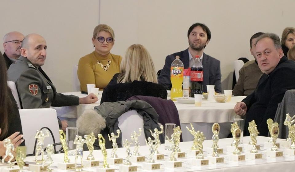 Predstavnici lokalne samouprave i vojske. Foto Vranje News