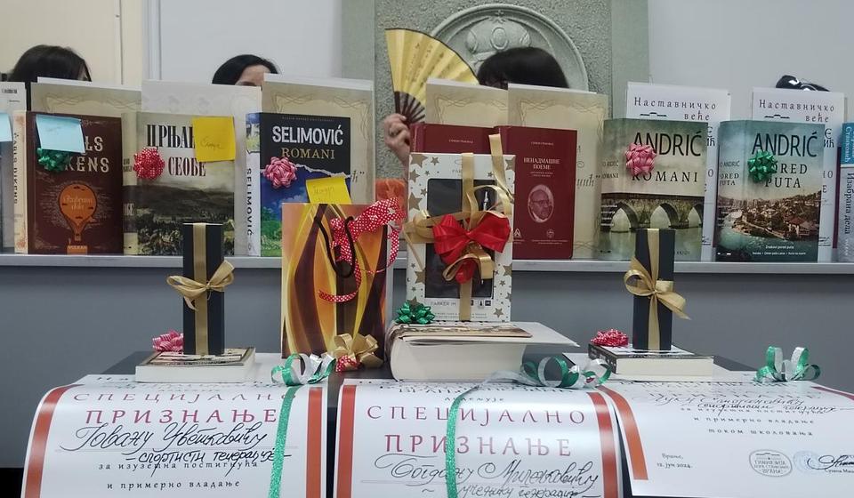 Foto Gimnazija Bora Stanković