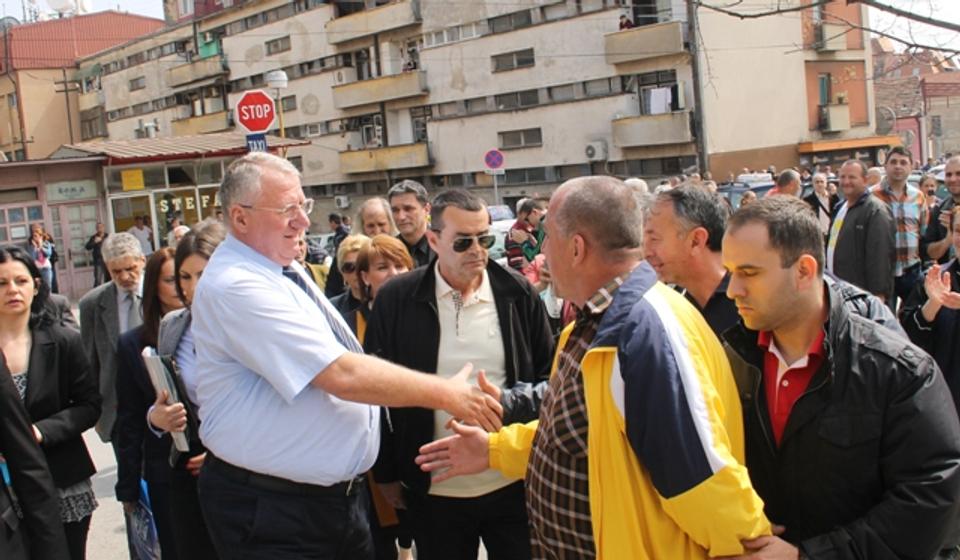 Šešelj u Vranju prilikom jedne od ranijih predizbornih kampanja. Foto Vranje News