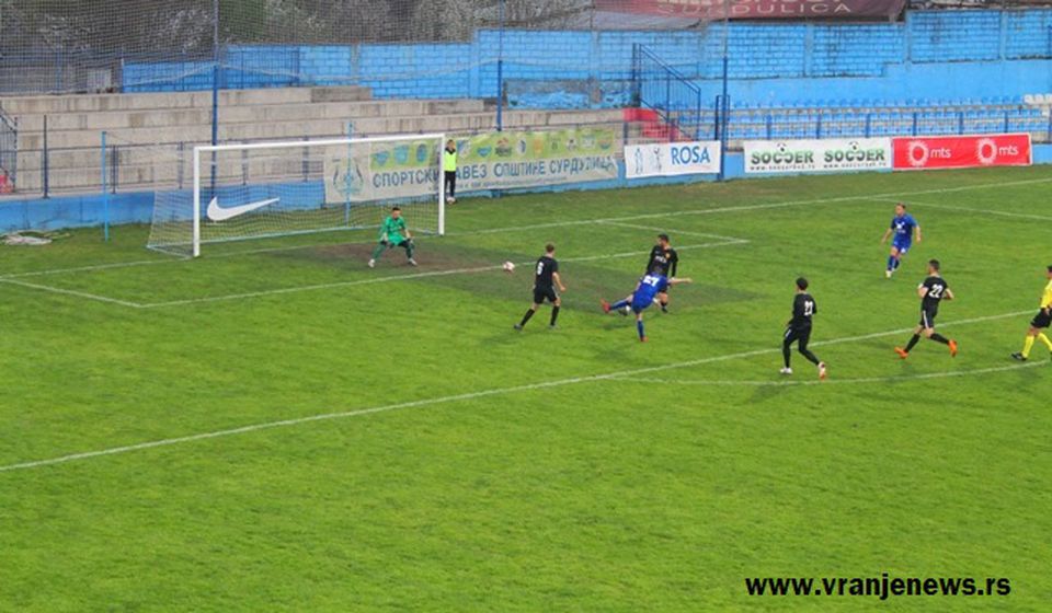 Treći gol Radnika, a drugi Zlatanovića. Foto VranjeNews