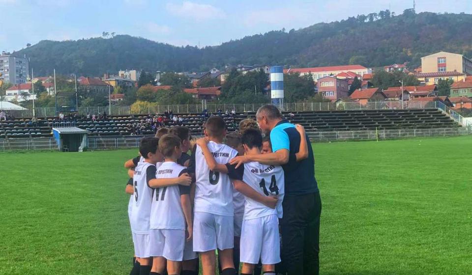 Joca Ristić sa svojim pulenima. Foto Vranje News