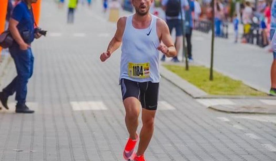 Veoma zapažen nastup Ćukovića na maratonu u Sarajevu. Foto Vranjski maratonci