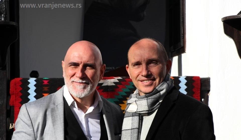 Obogatili prateći program: Dragan Boža Marjanović i Branimir Stošić Kace. Foto Vranje News