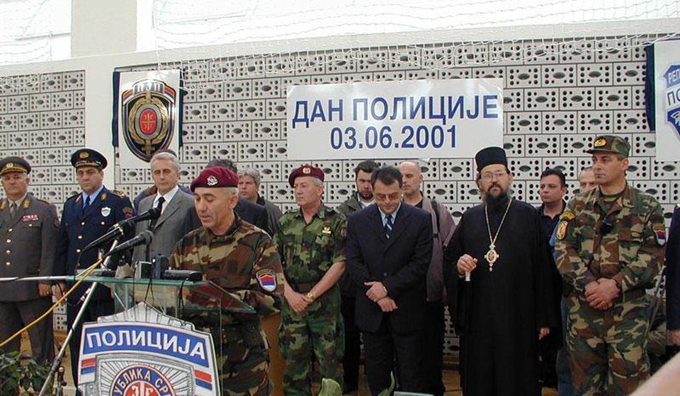 Sa Nebojšom Čovićem na obeležavanju Dana policije 2001. u Vranju. Foto lična arhiva