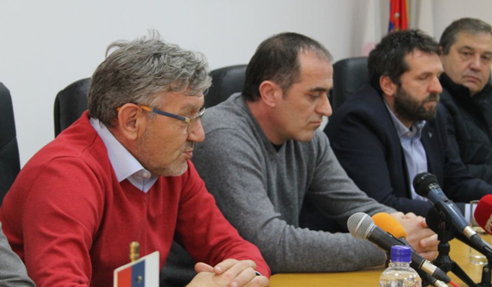 Đorđević sa čelnicima vranjskog SNS-a na današnoj konferenciji za medije. Foto VranjeNews