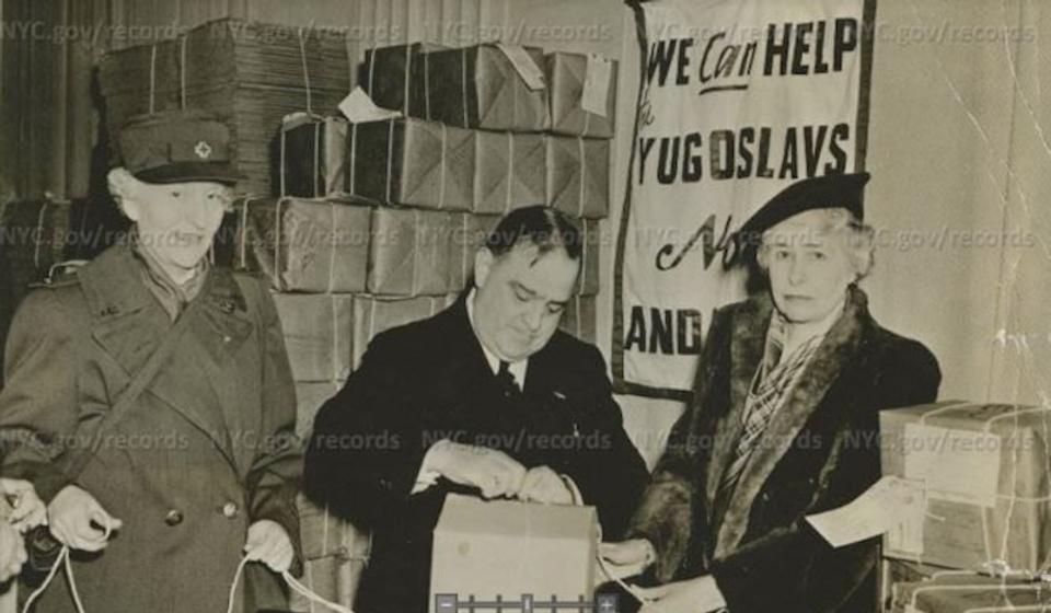 U vreme izbijanja Drugog svetskog rata Malvina Hofman  s Jelenom Lozanić i  gradonačelnikom Njujorka Fjorelo La Gvardijom nastavljaju da prikupljaju pomoć Jugoslaviji. Foto arhiva T.S.