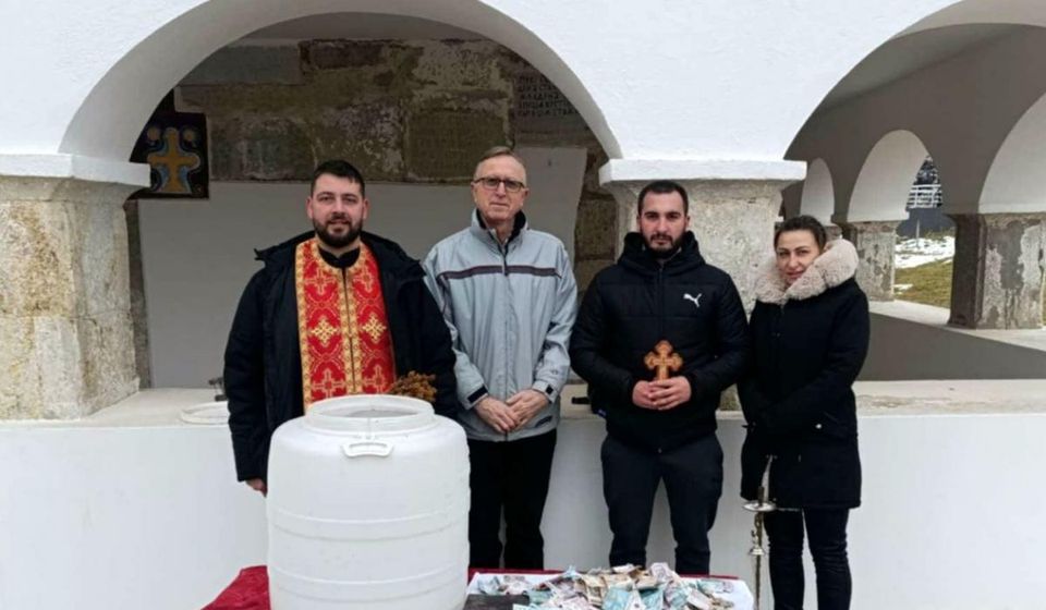 David Veličković okupao krst u Tibuždu. Foto L.V.