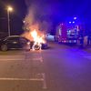 Antićev automobil u plamenu. Foto lična arhiva