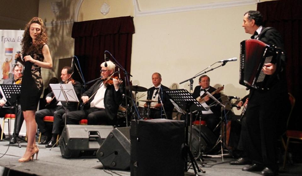 Pevačka nada Vranja Tijana Vučković oduševila publiku. Foto VranjeNews