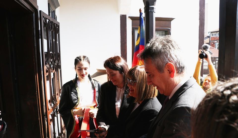 Vrpcu presekli ministarka Gojković, gradonačelnik Milenković i direktorka muzeja Maja Aleksić. Foto Vranje News