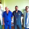 Lekarski tim sa pacijentom Miloradom. A. koji se uspešno oporavlja. Foto Vranje News