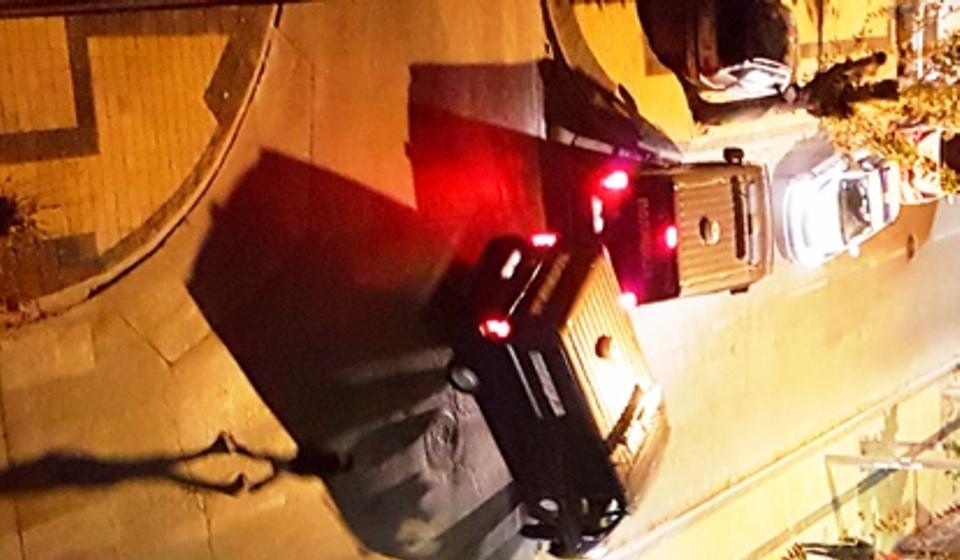 Veliki broj mladih ljudi zainteresovano gledao hapšenje. Foto VranjeNews