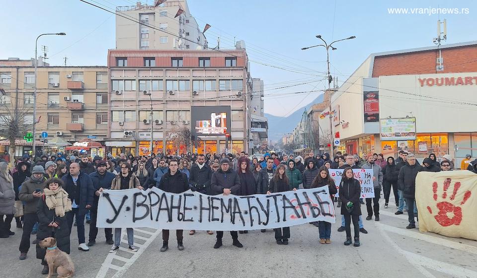 Detalj sa protesta u centru grada. Foto Vranje news