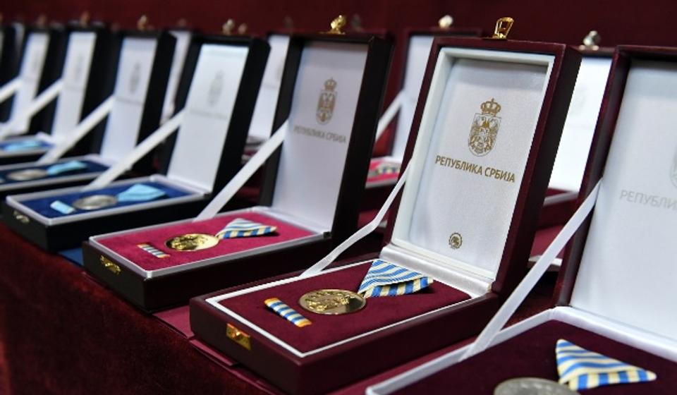 Odlikovanja za 50 pripadnika Vojske. Foto MOD