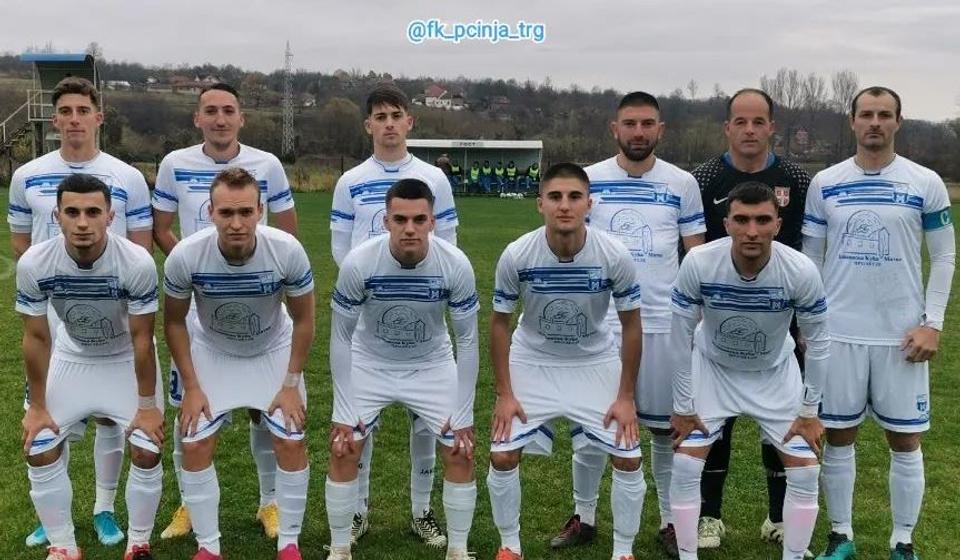 Fudbaleri iz Trgovišta nastupili su u poslednjoj utakmici u novoj garnituri dresova, koje je klubu obezbedio privrednik Dane Mitić iz sela Prolesje. Foto FK Pčinja