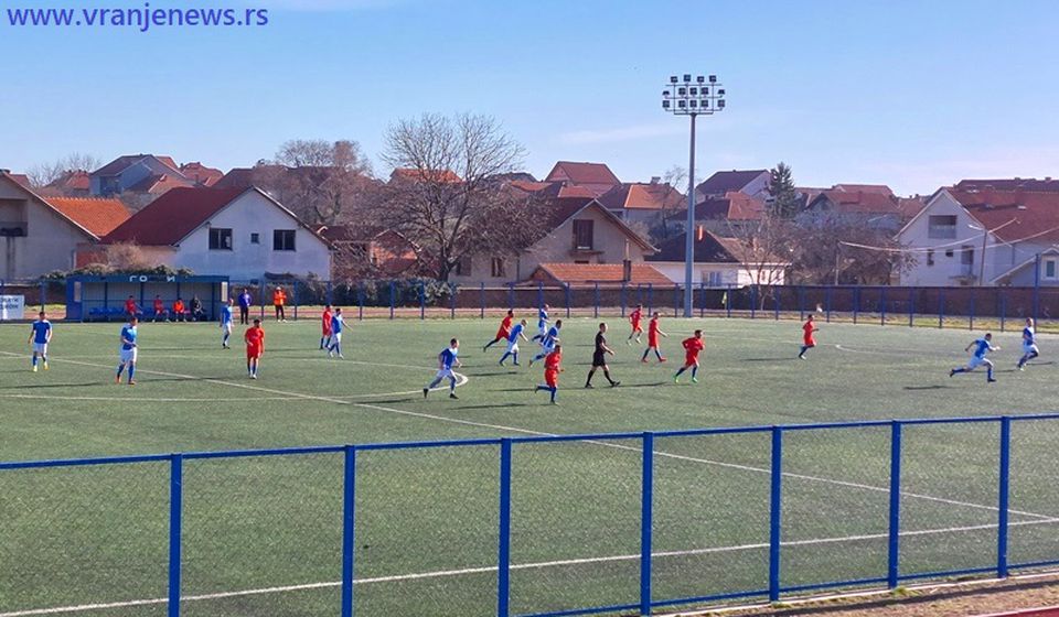 Detalj sa današnjeg derbija na Gradskom stadionu u Vranju. Foto Vranje News