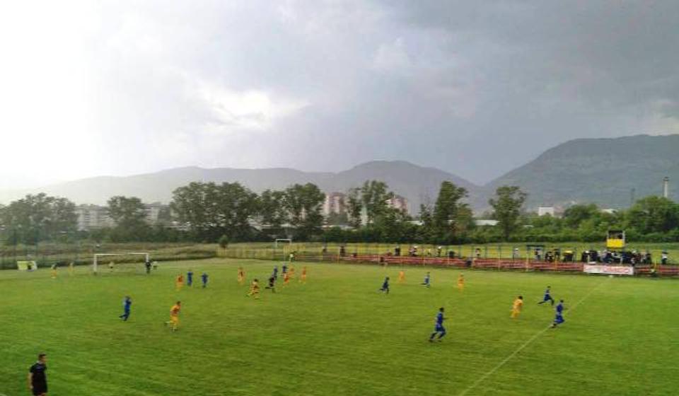 Jaka kiša i grad na stadionu Jumka. Foto VranjeNews