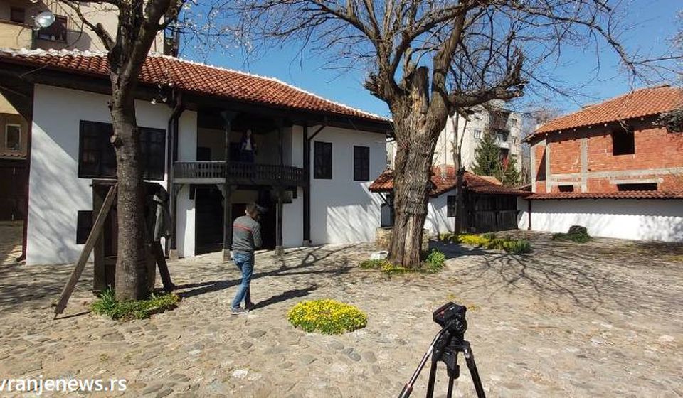 Prelepo dvorište Pribojčićeve kuće. Foto ilustracija Vranje News